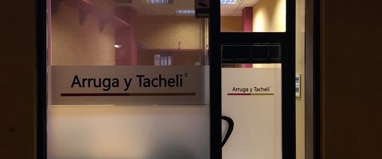 imagen de la fachada de la oficina de arruga y tacheli donde se presta servicio de Gestoría Taurina